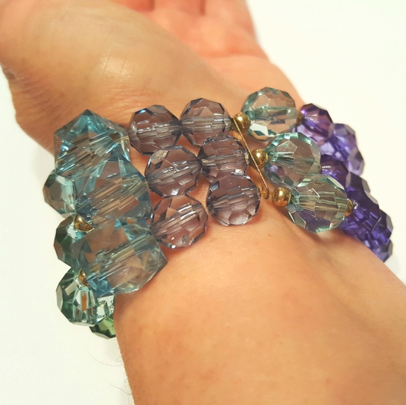 Nice 6" stretch (3 layer) beaded bracelet.… - Picture 4 of 5